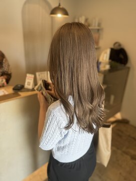 ミュゼリーブル(Musee libre) ” ダブルカラー 透明感溢れるセピアグレージュ ”