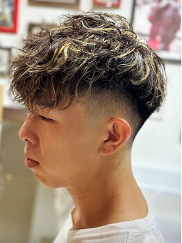 バーバーショップ ラゾ(BARBER SHOP LAZO)の写真/リラックスしながら頭皮の汚れをスッキリ落として、髪の状態を整えます。髪も心も潤う癒しの時間♪