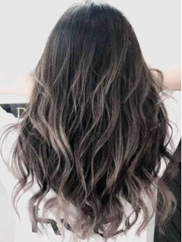 ハイライト 錦糸町店の写真/ハイライトやブリーチなどを用い白髪でも透明感ある大人カラーに!ご希望や髪の状態に合わせた丁寧な施術◎