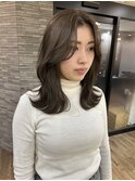 顔まわりカット／レイヤーカット/くびれスタイル／ミディアム
