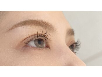 ルード(Rude)の写真/個室でゆったり、ヘアとまつ毛のお手入れが一店舗で完結◎贅沢な空間で心も体もリフレッシュしませんか?