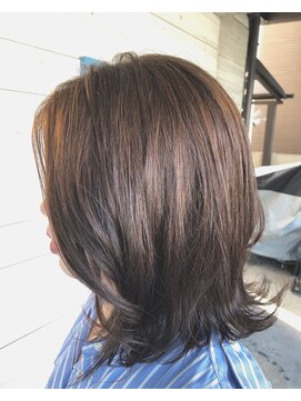 ヒマワリ(HIMAWARI) ミディアム 外ハネ オトナ女子 艶髪