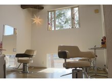 オルターイゴ ヘアテラス(ALTEREGO hairterrace)の雰囲気（吹抜けで開放的な雰囲気…時間を忘れてくつろげる空間◎）