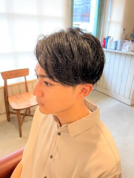 アンティコ(Antico) センターパートパーマ束感マッシュ黒髪モテ髪ネープレスショート