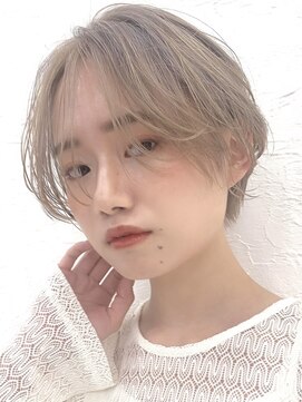 パティオン(PATIONN) ハイトーンブリーチグレージュおしゃれ前下がりショート