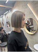 ミニボブ　ベージュカラー　ハイトーン