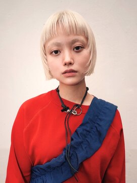 トゥコ(tuco) ボブ　ボブウルフ　ホワイトブロンド　ブリーチ　レイヤー