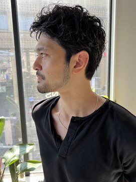 やり過ぎないスパイキーパーマ