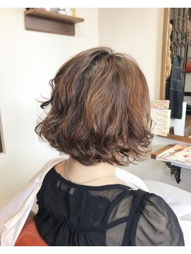 モカ ヘアーデザイン(moca HAIR DESIGN) トップからふんわりするパーマスタイルのボブ