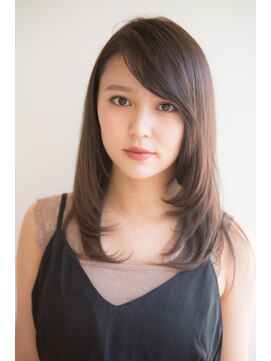 ハイファイブ ヘアーアンドフェイス(Hi FIVE hair&face) 斜めバングのレイヤースタイル