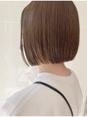 切りっぱなしボブ×明るめベージュカラー