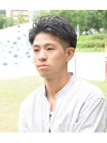 クオンヒール(QUON HEAL)&nbsp;七三アップバングニュアンスパーマテーパーフェードｎ