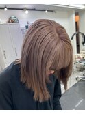 ベージュ