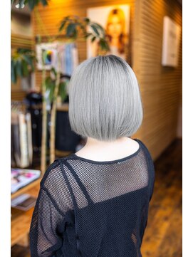 ヘアーメイク ダンス(hair make DANCE) ホワイトシルバー！４回目のカラー！