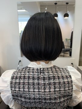 ジエクト アイロ(The Ect ilo) 黒髪ひし形ボブ