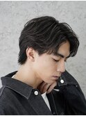 大人の抜け感を演出する、今トレンドのフェザーパーマ