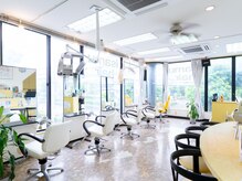 イサムヘアー センゲンダイ(isamu hair sengendai)の雰囲気（せんげん台イオンとなり ２F角地で眺めが良いです！）