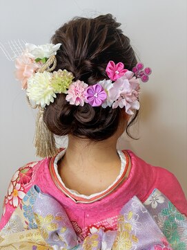 タヤ 東急百貨店吉祥寺店(TAYA) 成人式ヘア ふわふわ系 お花飾り