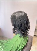 水色インナーカラー/巻き髪が似合うヘアスタイル