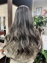 ハイパー(HYPER)&nbsp;白髪ぼかし透明感あふれる大人ハイライト