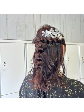 アイディー バイ ケンジ(id. by KENJE) ハーフアップタマネギヘア