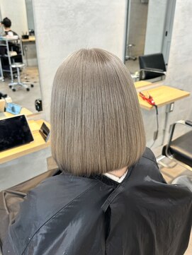 トゥイン 八王子(TWIN) ホワイトブロンド 美髪カラー イメチェンに 八王子美容室