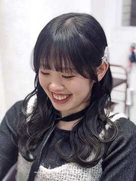 お顔周りカットで簡単アレンジもさらに華やかに♪/suzuka