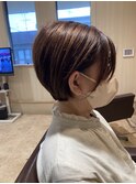 誰もが似合う耳掛けショート