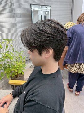 ネオリーブ クーロ メゾン 横浜(Neolive curro Maison) 韓国マッシュ　センターパートフェザーパーマ　MEN’S HAIR