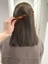 ガーデンヨコハマ(GARDEN YOKOHAMA)&nbsp;ヘーゼルグレージュ オリーブグレー ミディアムボブ 透明感 寒色