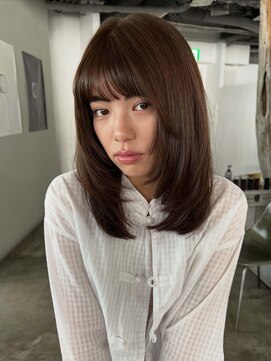 ナヌーク ダイカンヤマ(nanuk daikanyama) ミディアムレイヤーハッシュカット顔まわりレイヤーストレート