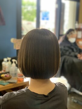 ワラティク(WARATI C) ぱっつんボブ