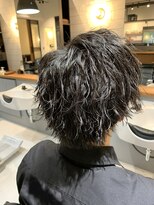 フリーク バーバーショップ 都島店(FREAK BARBER SHOP)&nbsp;ソフトツイストウルフサイドパートスタイル