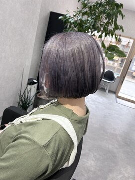 アンティア小作(ANT‘IA) ラベンダーシルバー。ミニボブ
