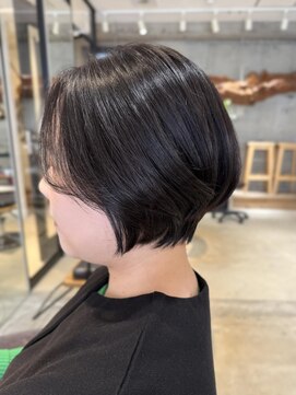 ニーイチイチ(211) ショートボブ/大人ショート/暗めカラー