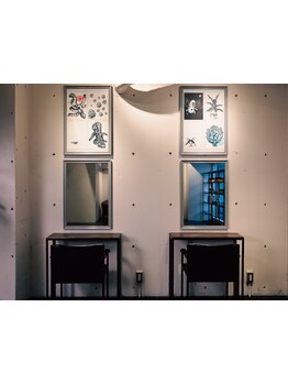 この静けさと距離感。少しだけ髪と気持ちを整えたい、そんな大人のためのプライベートサロンです。