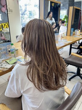 ラウル(Laulu) ミディアムヘア/暗めカラー/グランマッシュ/佐倉