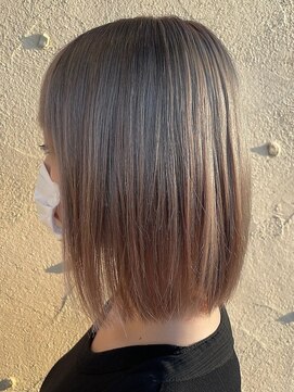 ピケ(pique) シルバーブロンドカラー/切りっぱなしミディアム/透明感20代30代