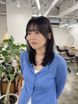 シー 自由が丘(sii.) 透明感たっぷり暗髪レイヤーミディ/韓国風くびれミディ