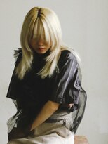 バーノン(VERNON)&nbsp;WHITE SEMILONGwearingFUMIKA_UCHIDA【VERNON】058-262-3611