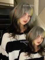 イェッカ パビル(YECCA pabil)&nbsp;ブルーとイエローのデザイン