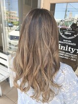 トリニティ(trinity)&nbsp;大人女性向け派手すぎないバレイヤージュ白髪カバー【豊見城】