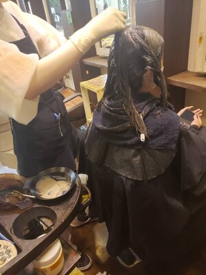 【南彦根駅 東出口 徒歩7分】髪へのダメージを軽減しながら最適なヘアカラースタイルをご提供いたします！