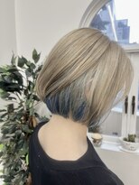 ネイビー(Navy)&nbsp;ハイトーンボブ＆お洒落インナーカラー