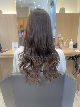 ウイバイファースト(u'i by first) 全体的にゆるやかなウェーブ　スタイル