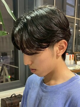 アウラ(AURA) 盛岡駅毛流れセンターパートニュアンスパーマフェザーパーマ30代