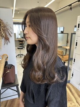 リジー(Litzy) ”暗髪グレイジュカラー×艶、透明感◎”