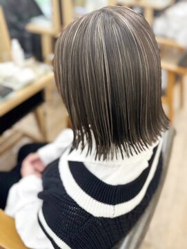 ネオリーブ クーロ(Neolive curro) 小顔タッセルボブ×白髪ぼかし×アンブレラカラー