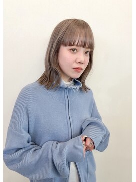 ヒビヲ 天神警固(HIBIO) ショートボブ切りっぱなしボブタッセルボブブリーチダブルカラー