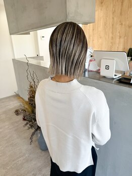 ザ ファースト(The FIRST)の写真/≪透明感のあるカラーで、肌の色まで明るく魅せる♪≫個性×トレンドを取り入れ、周りと差別化します◎